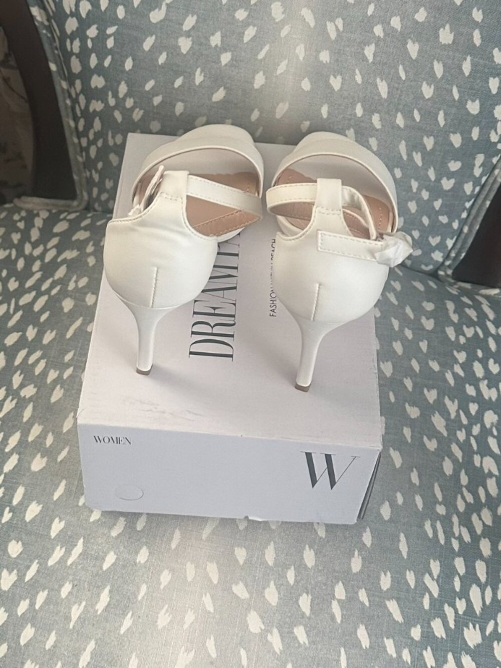 Dream Pairs White Heels – New – Size 6 - Picture 2 of 3